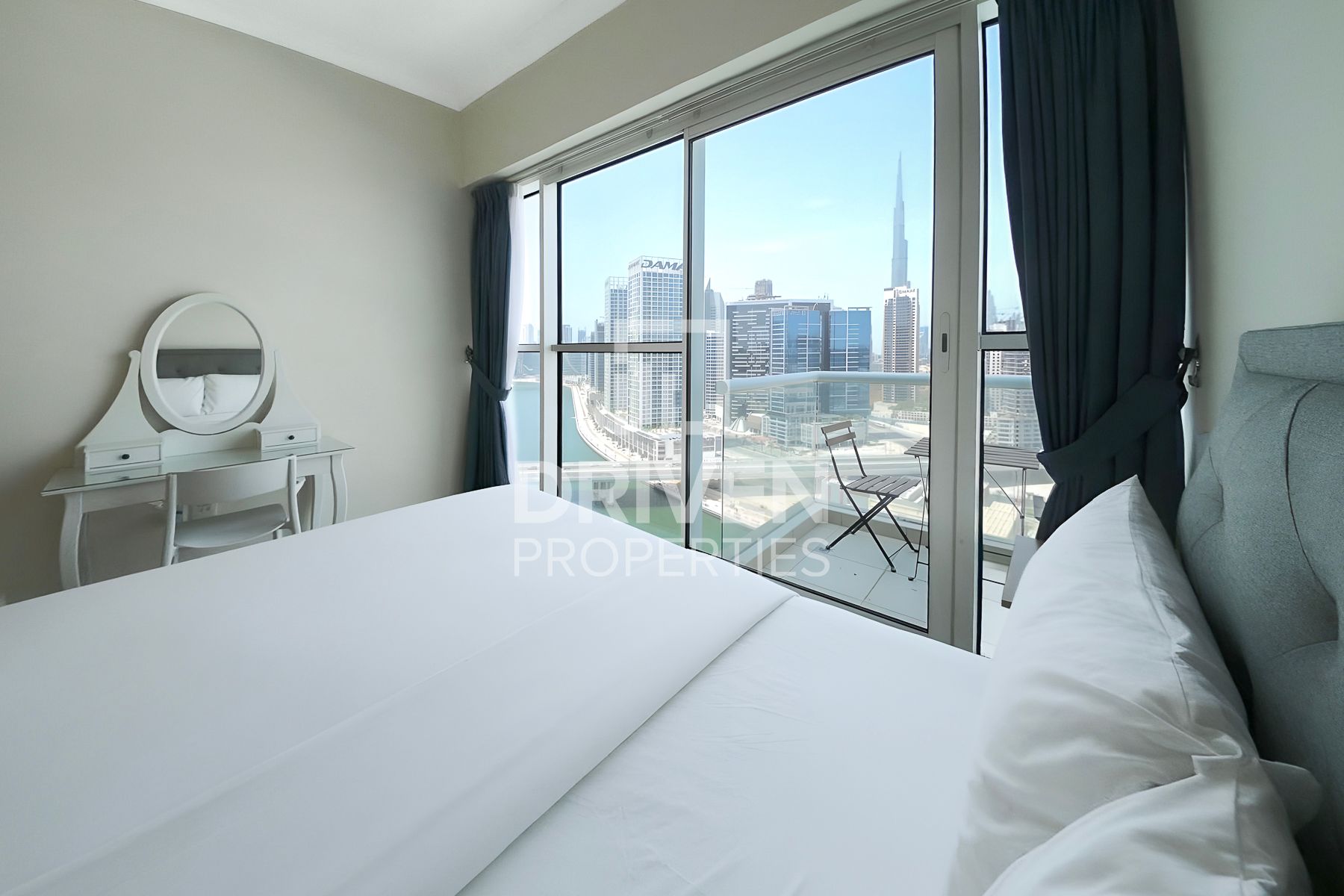 Panoramic Canal View Furnished High Floor