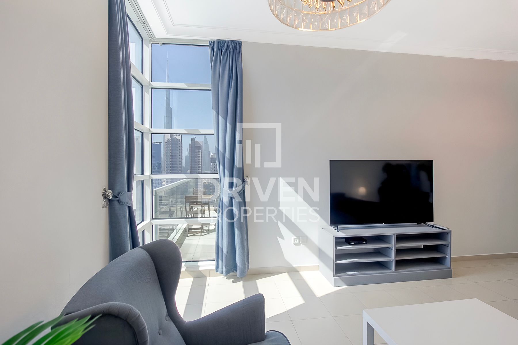 Panoramic Canal View Furnished High Floor