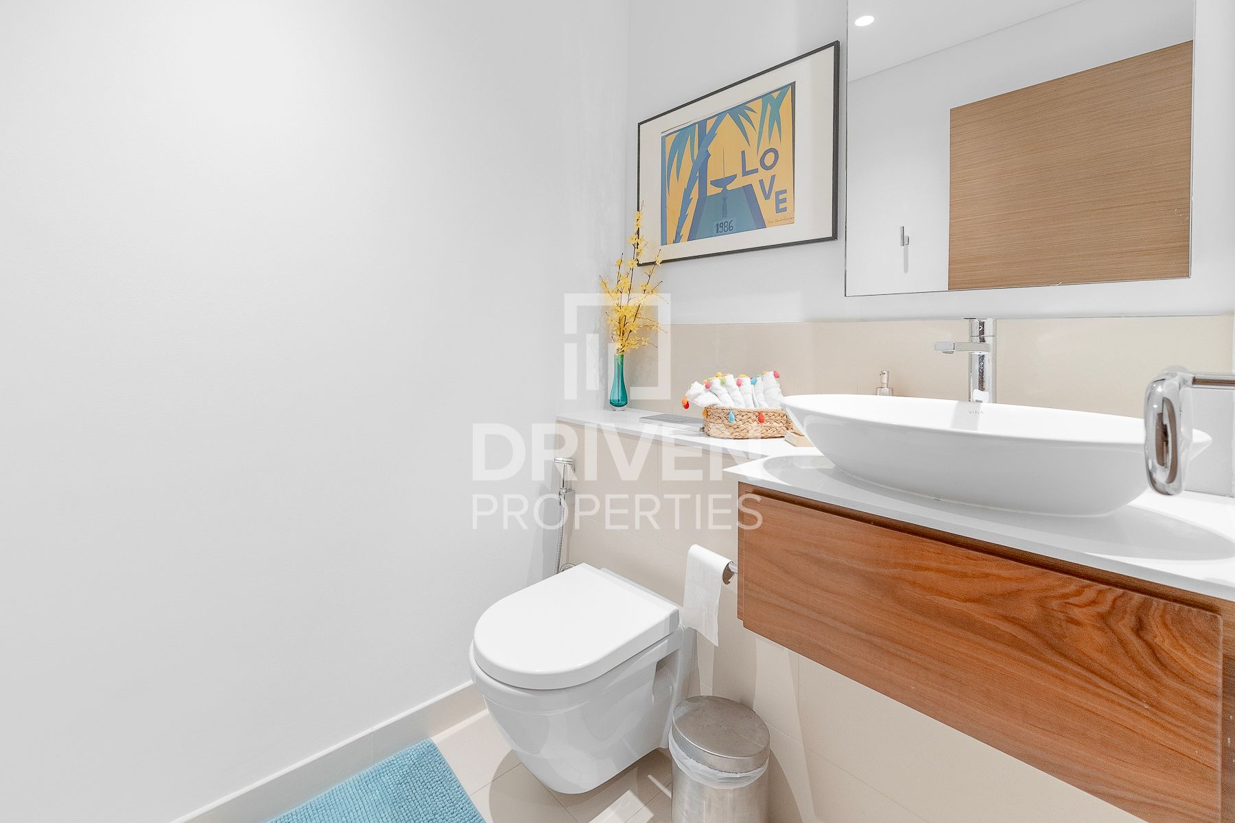 Bright Unit Spacious Balcony Boulevard View