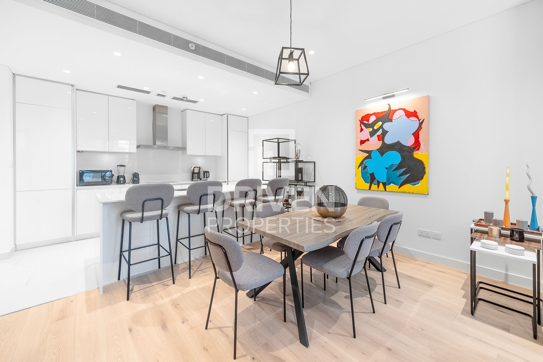 Bright Unit Spacious Balcony Boulevard View