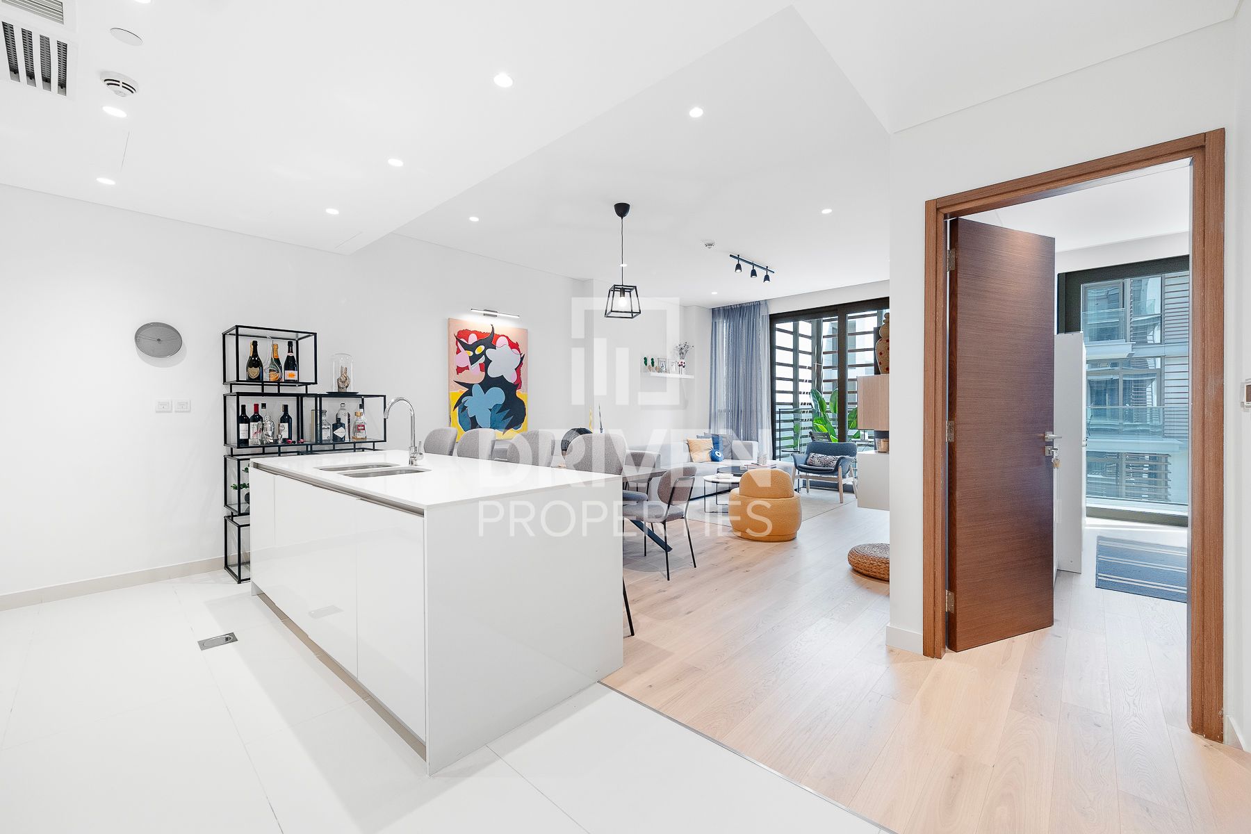 Bright Unit Spacious Balcony Boulevard View