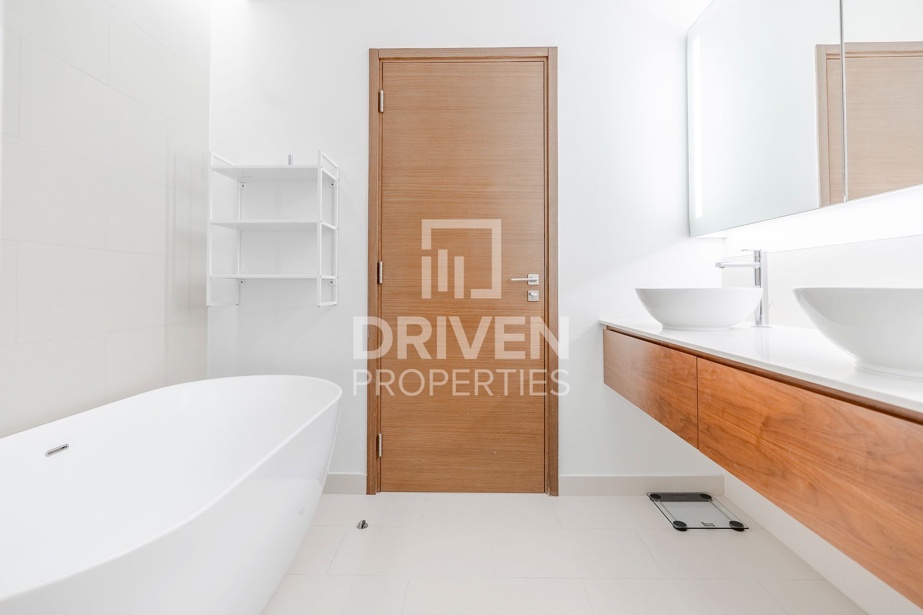 Bright Unit Spacious Balcony Boulevard View