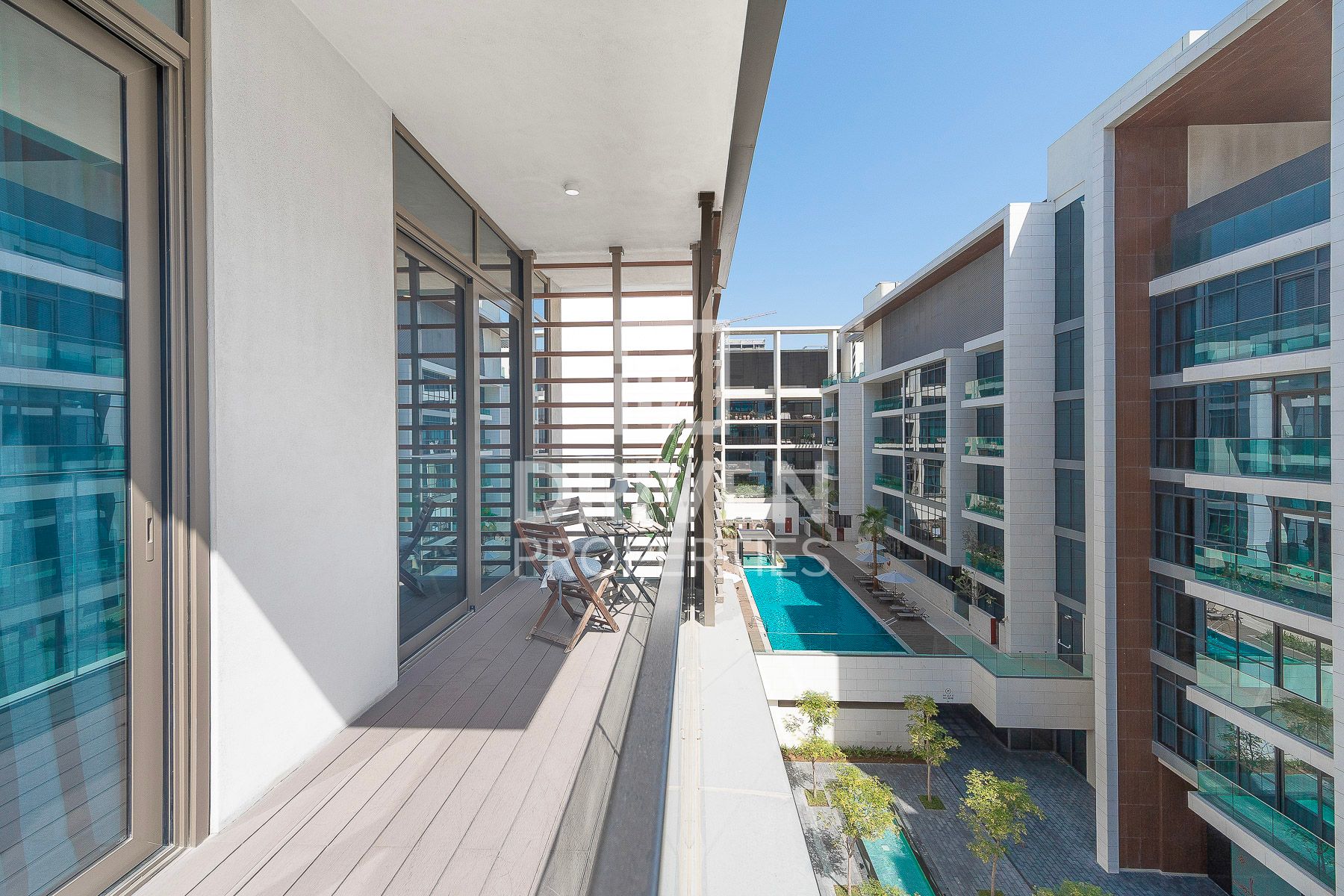 Bright Unit Spacious Balcony Boulevard View