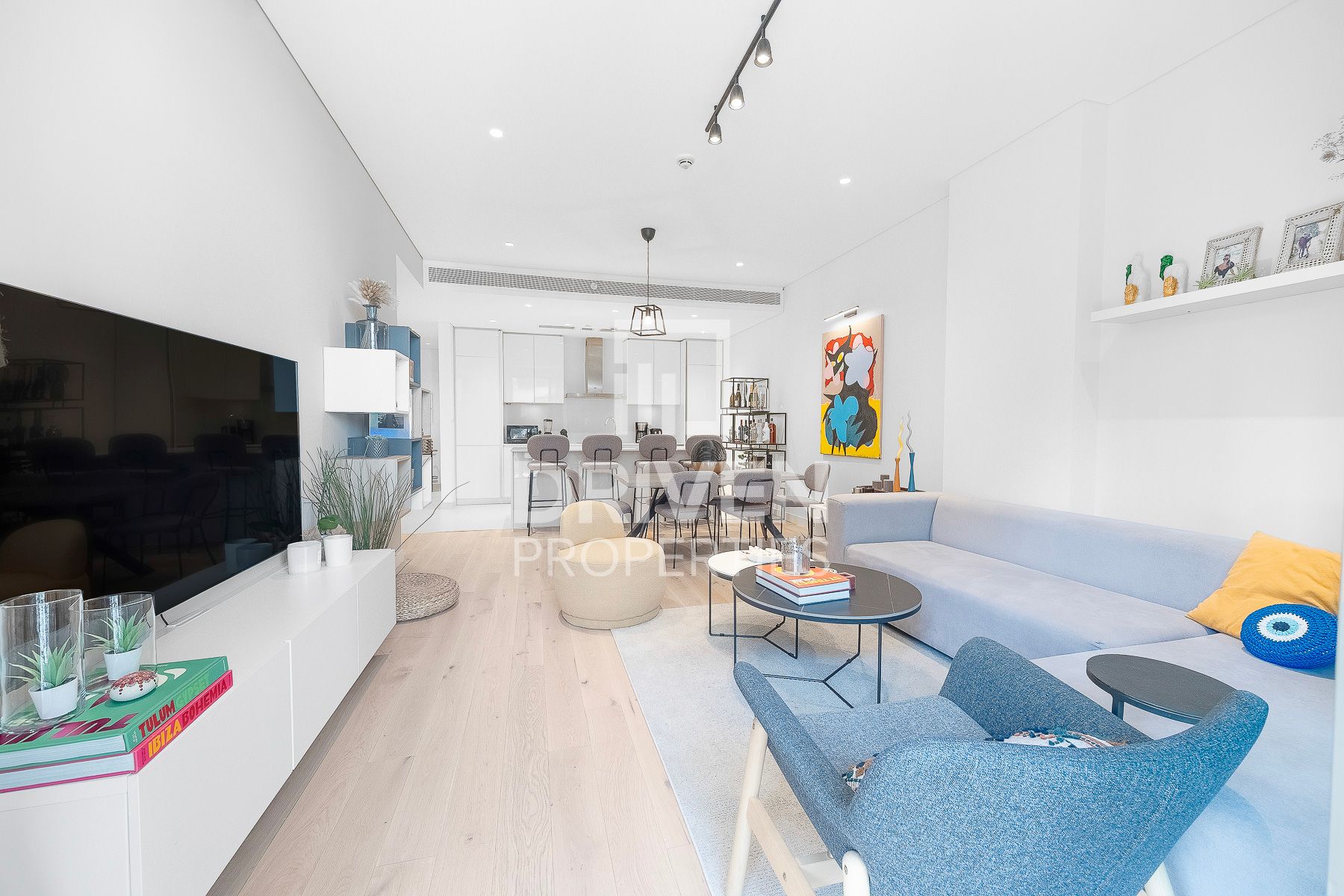 Bright Unit Spacious Balcony Boulevard View