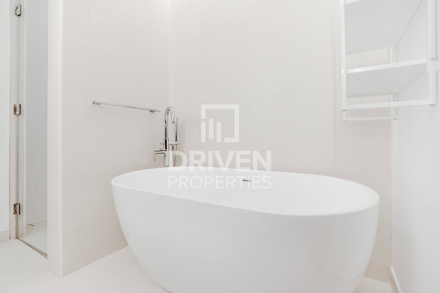 Bright Unit Spacious Balcony Boulevard View