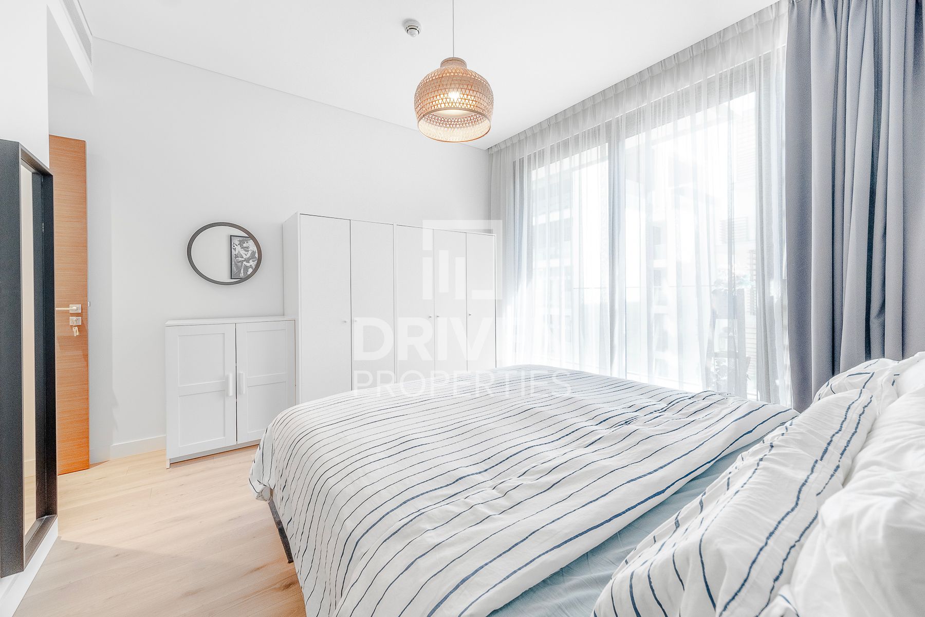 Bright Unit Spacious Balcony Boulevard View