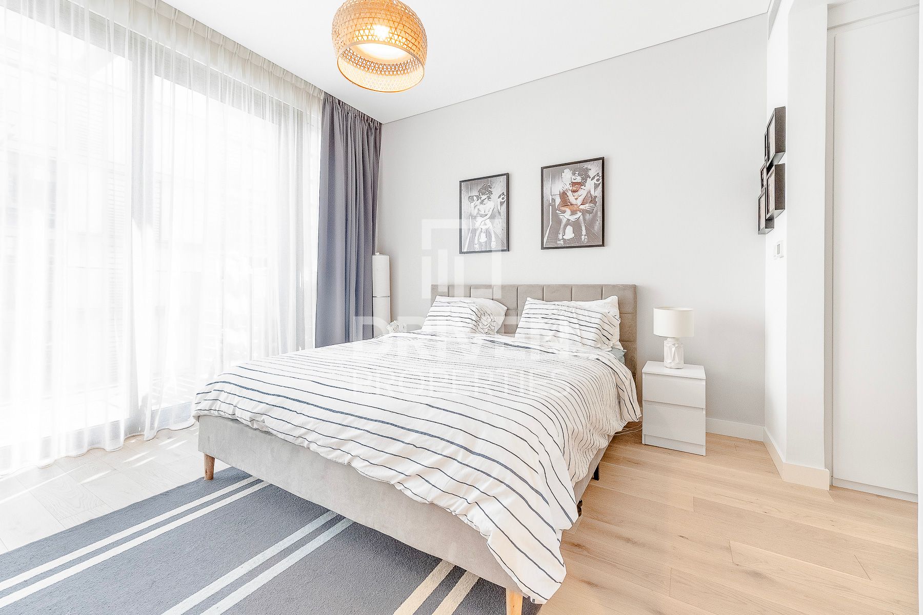 Bright Unit Spacious Balcony Boulevard View