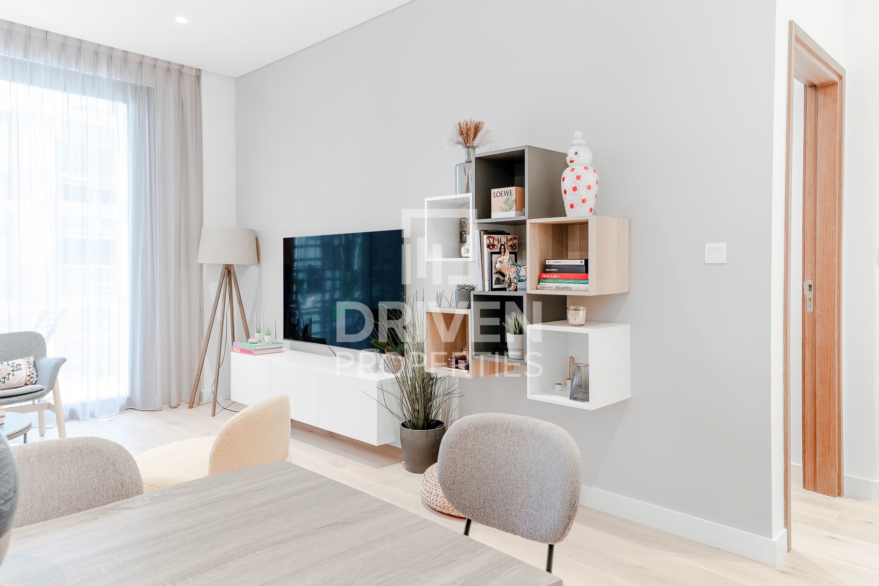 Bright Unit Spacious Balcony Boulevard View