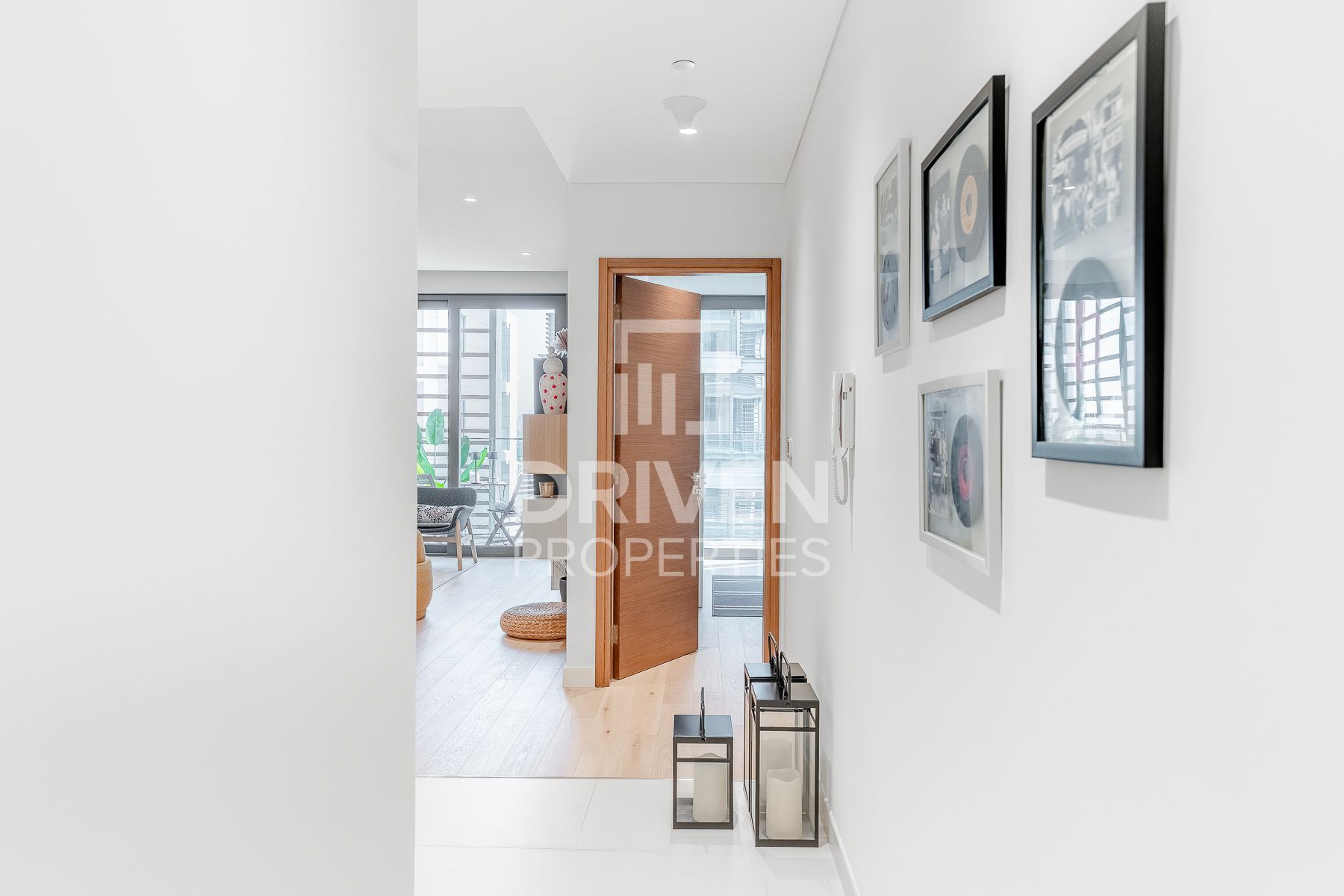 Bright Unit Spacious Balcony Boulevard View