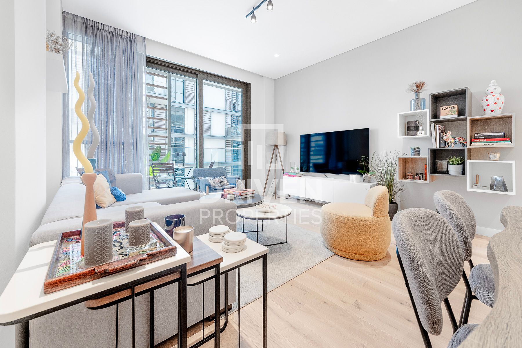 Bright Unit Spacious Balcony Boulevard View