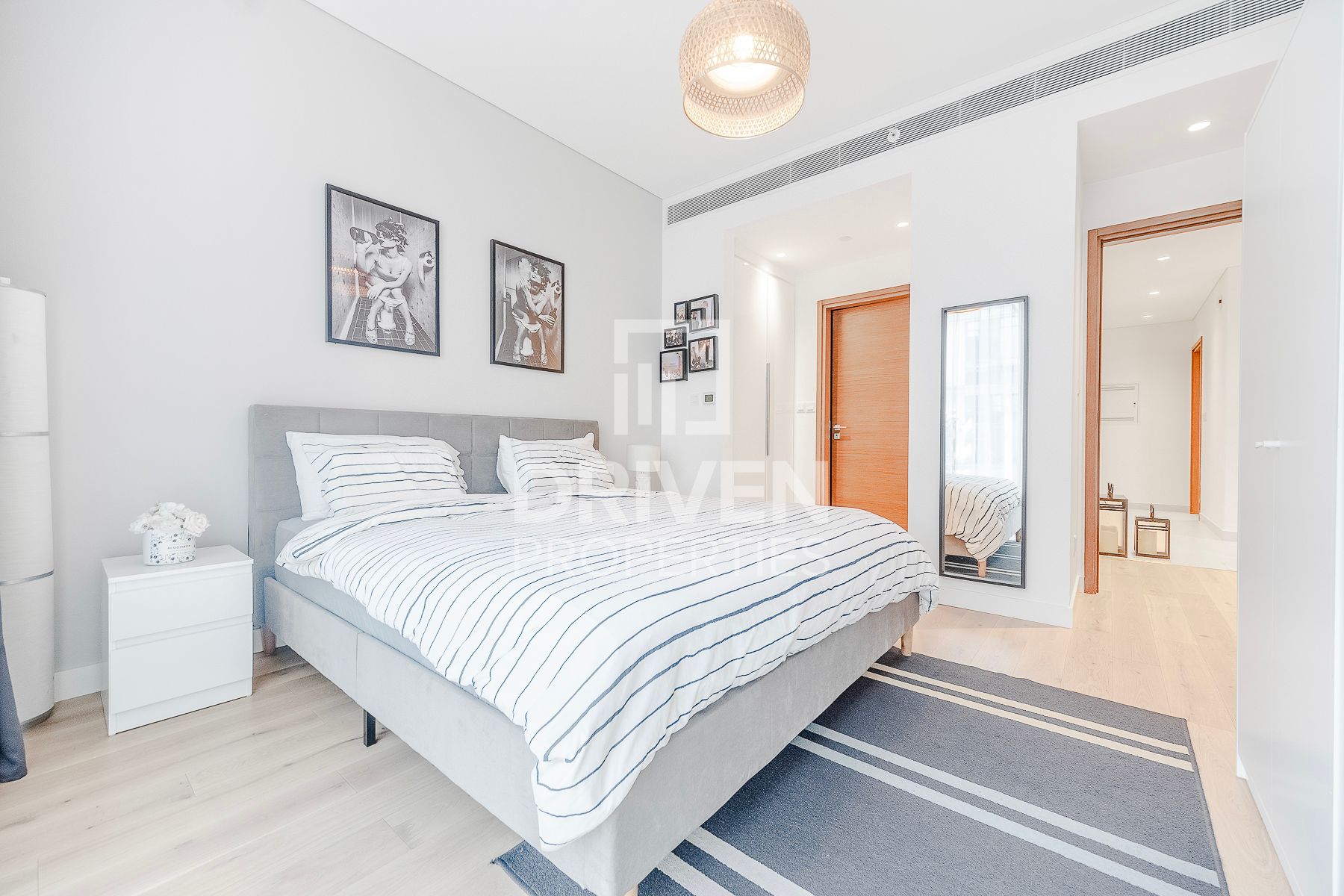 Bright Unit Spacious Balcony Boulevard View