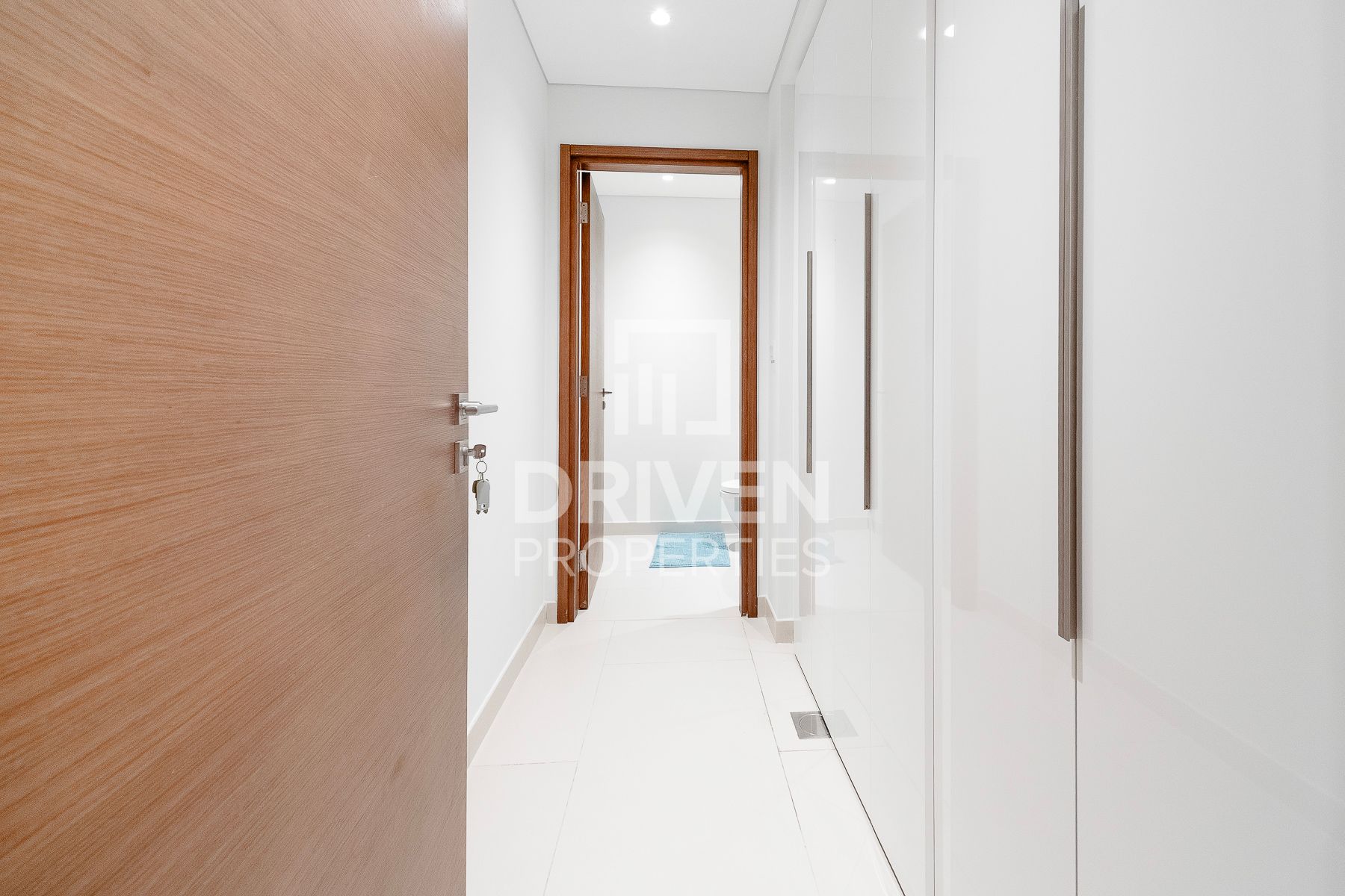 Bright Unit Spacious Balcony Boulevard View