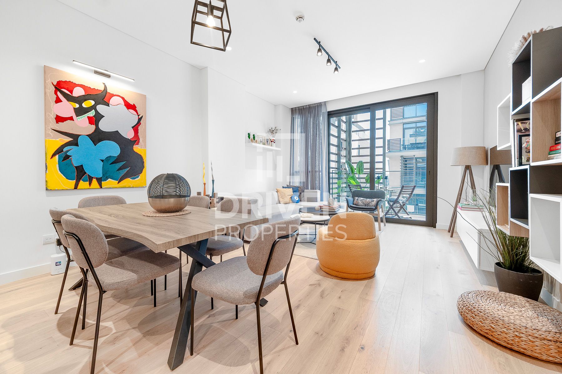 Bright Unit Spacious Balcony Boulevard View