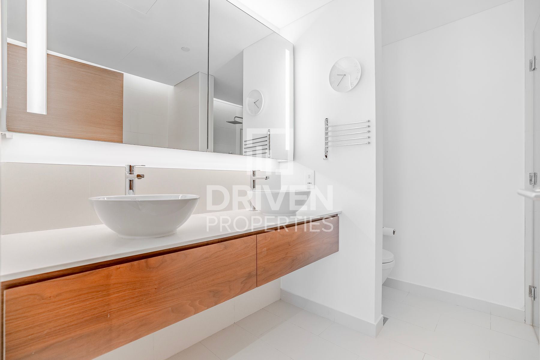 Bright Unit Spacious Balcony Boulevard View