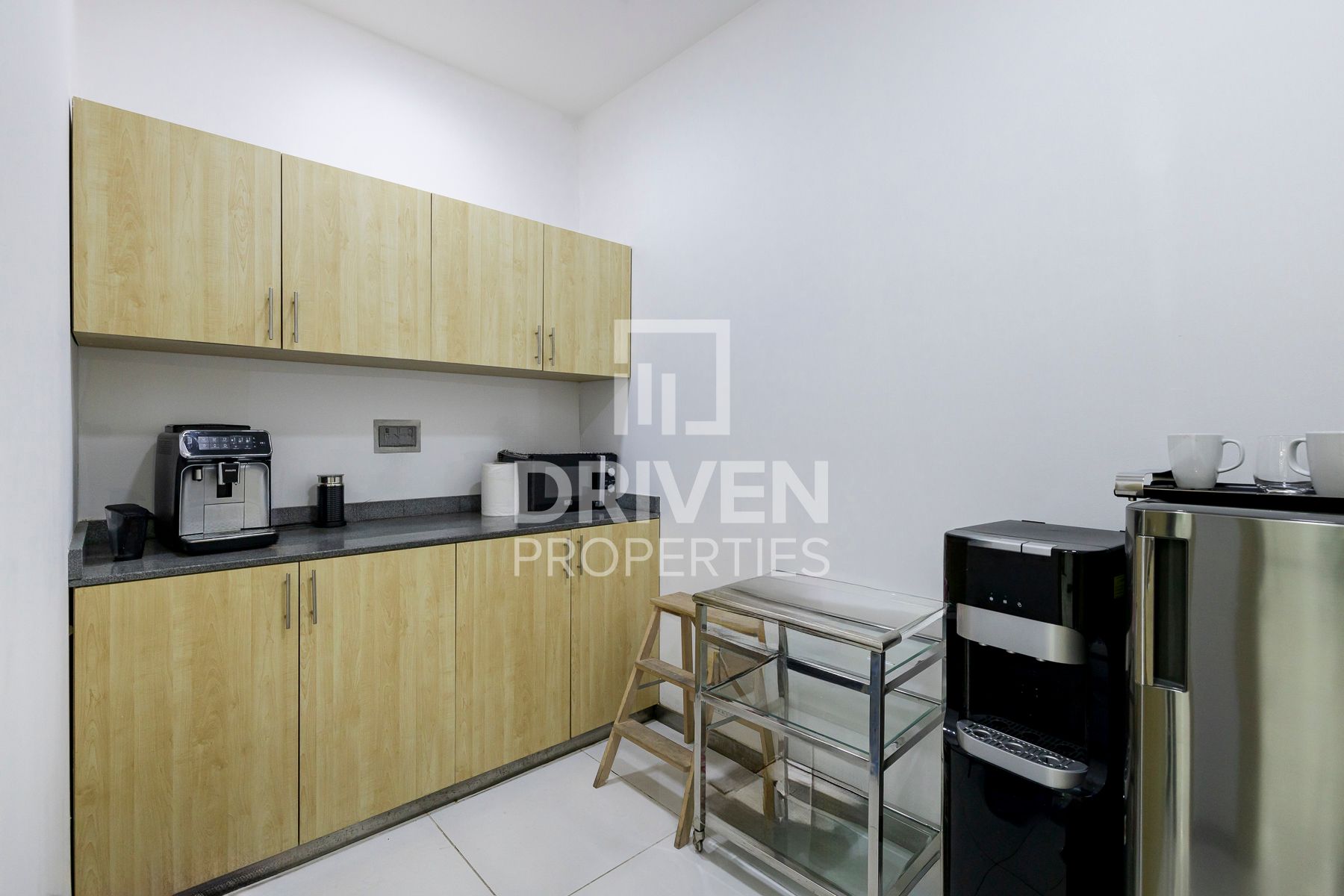 Premium Office Fully Furnished Vacant