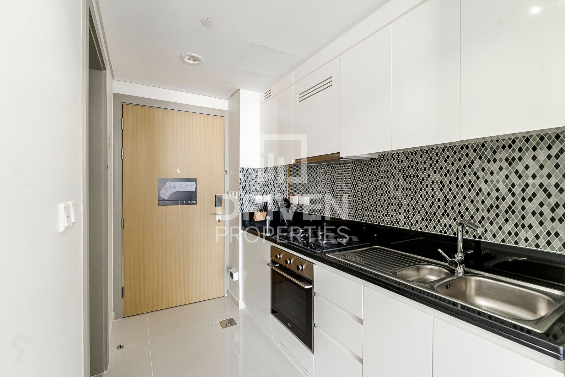Stylish Fully Furnished Studio Vibrant Location
