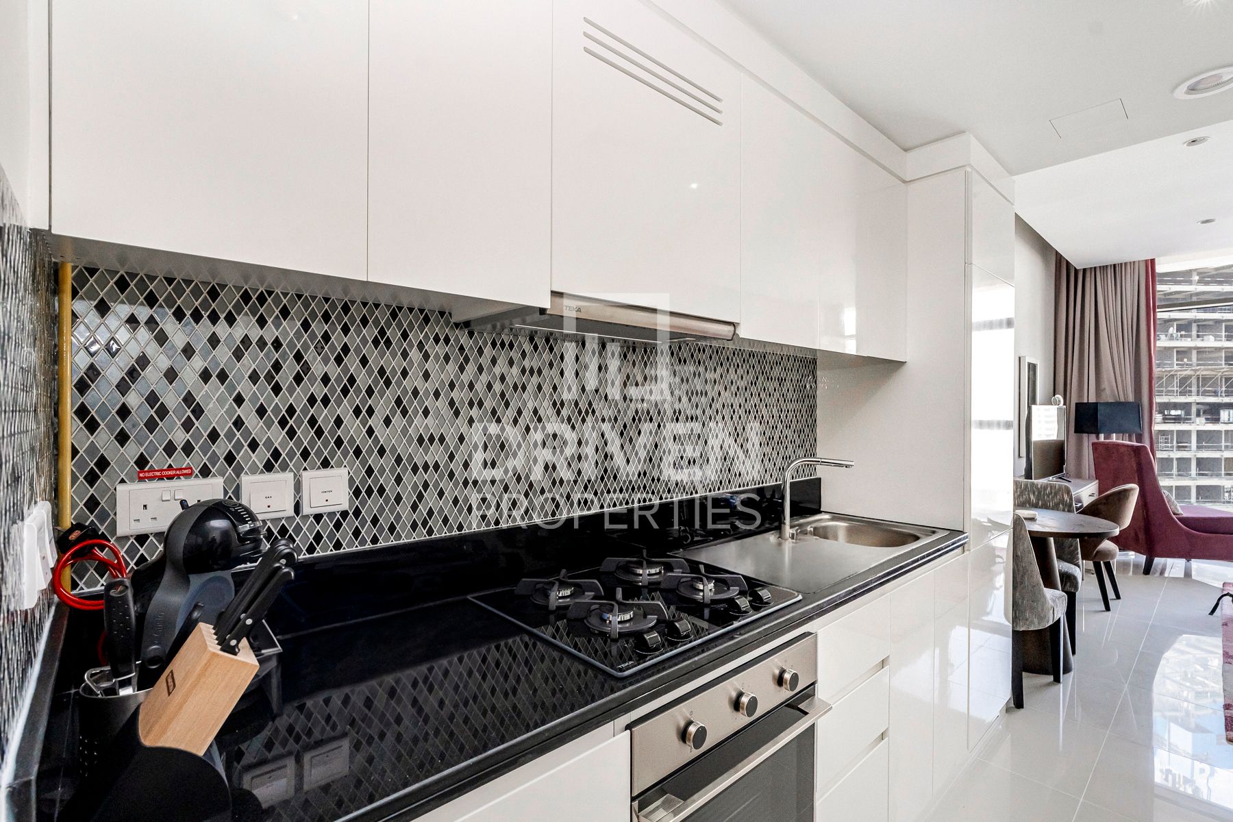 Stylish Fully Furnished Studio Vibrant Location