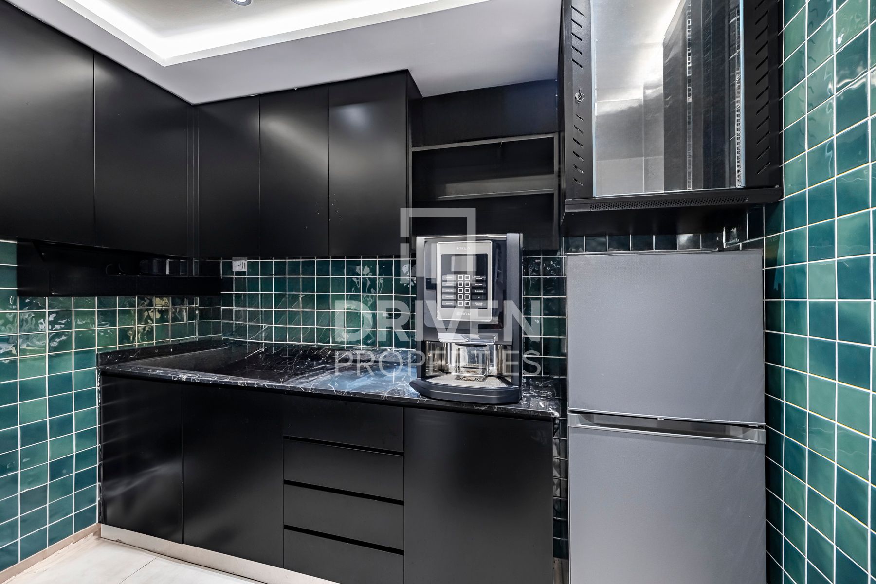 Luxurious and Fitted Canal View High Floor