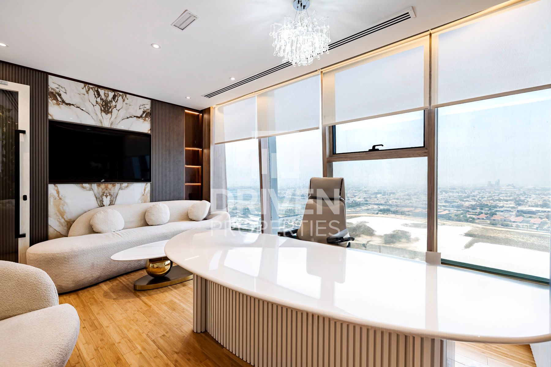 Luxurious and Fitted Canal View High Floor