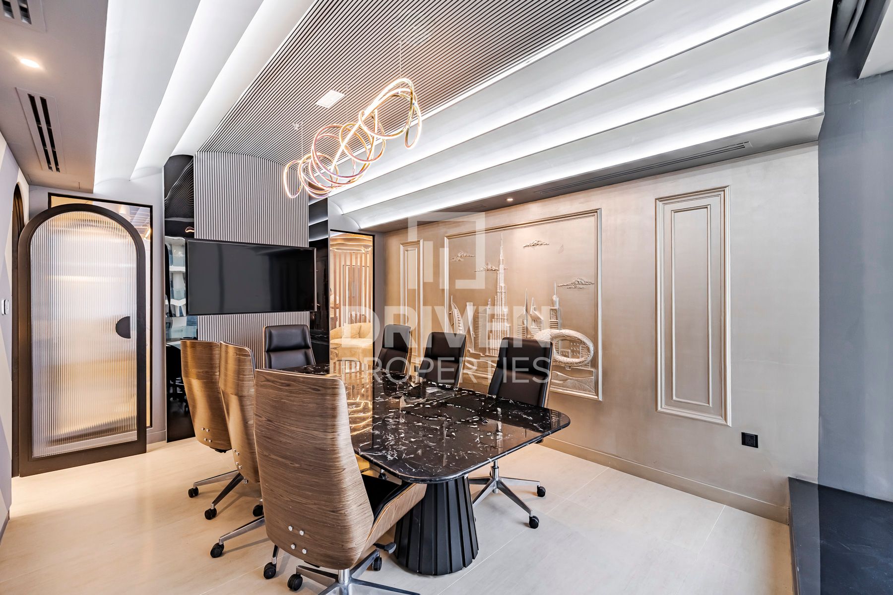 Luxurious and Fitted Canal View High Floor