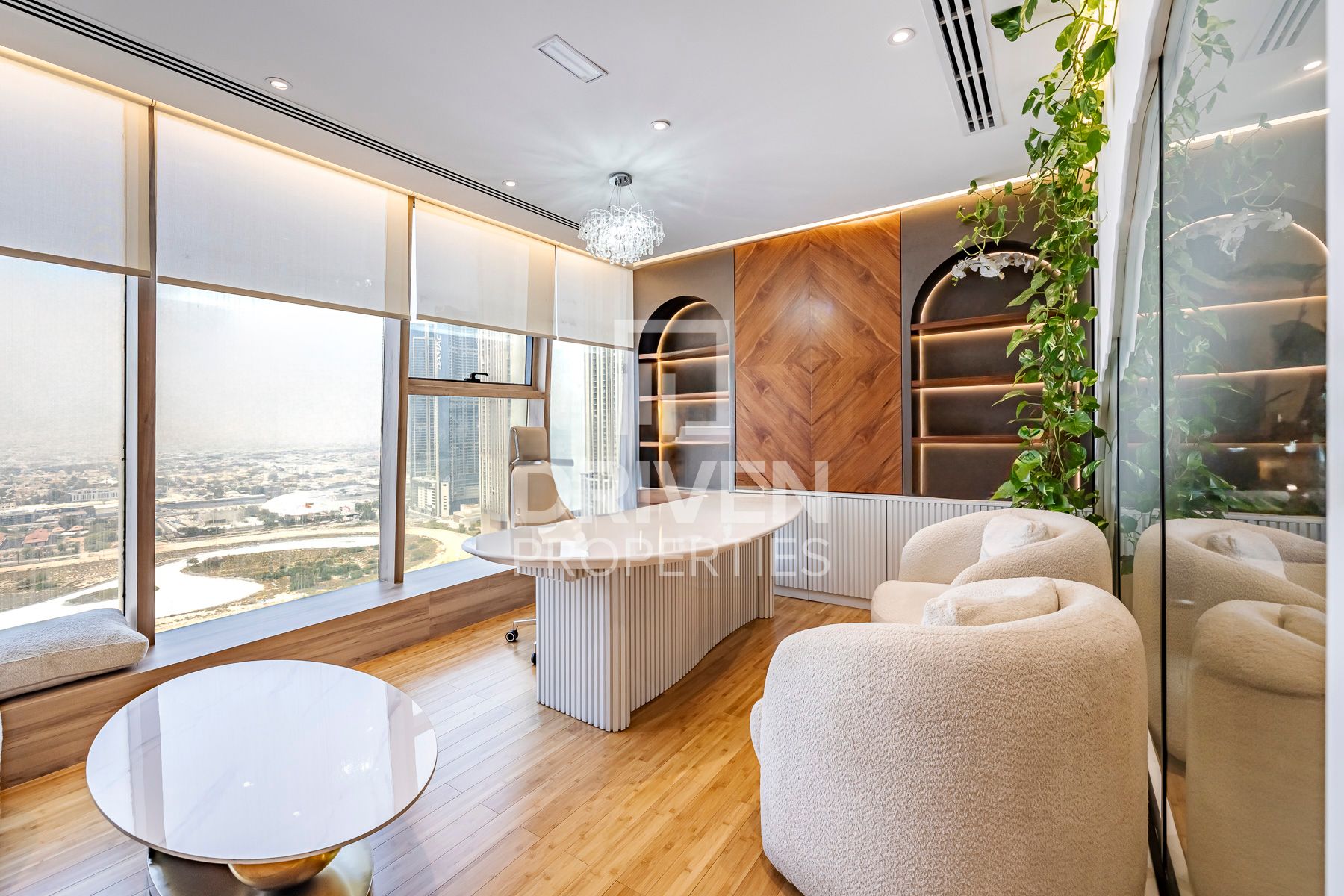 Luxurious and Fitted Canal View High Floor