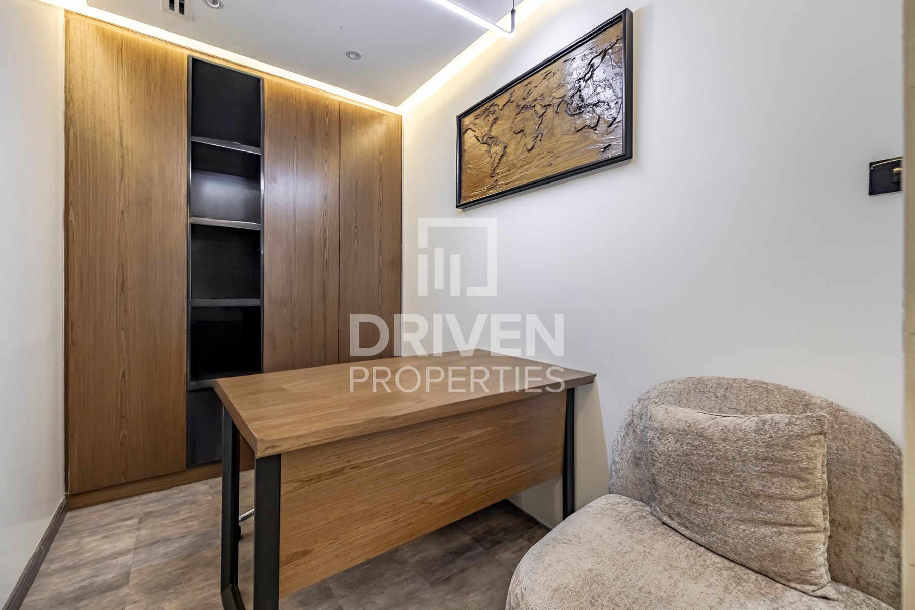 Luxurious and Fitted Canal View High Floor