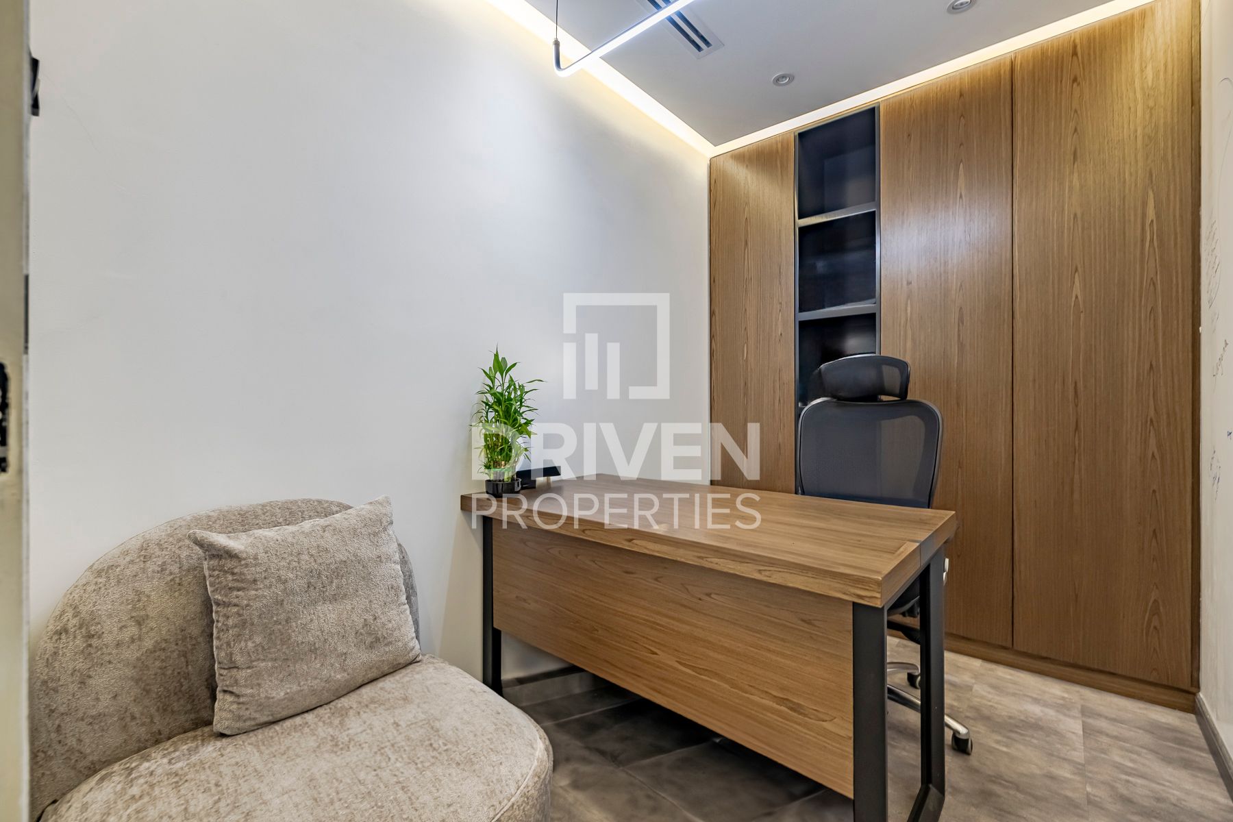 Luxurious and Fitted Canal View High Floor