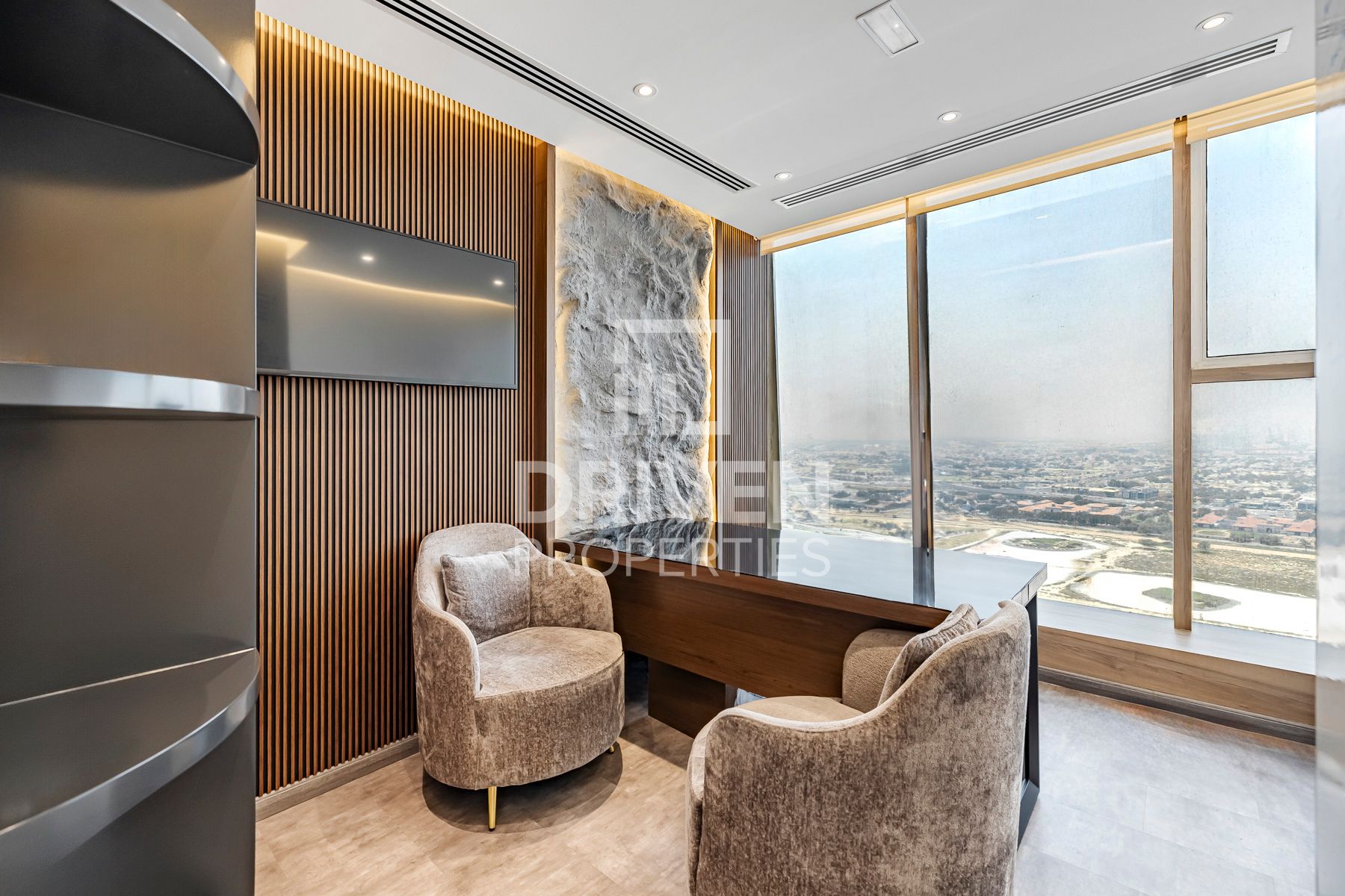 Luxurious and Fitted Canal View High Floor
