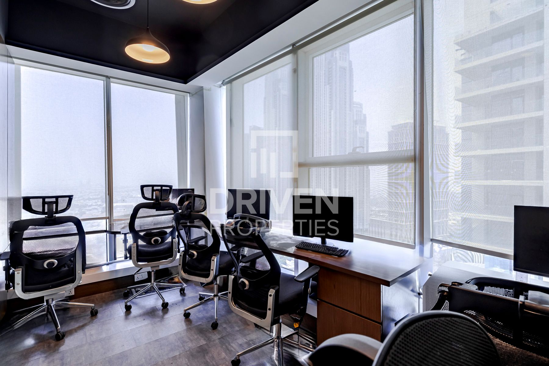 Luxurious and Fitted Canal View High Floor