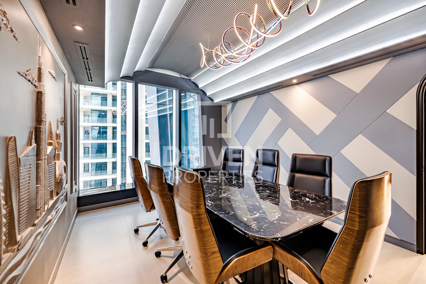 Luxurious and Fitted Canal View High Floor