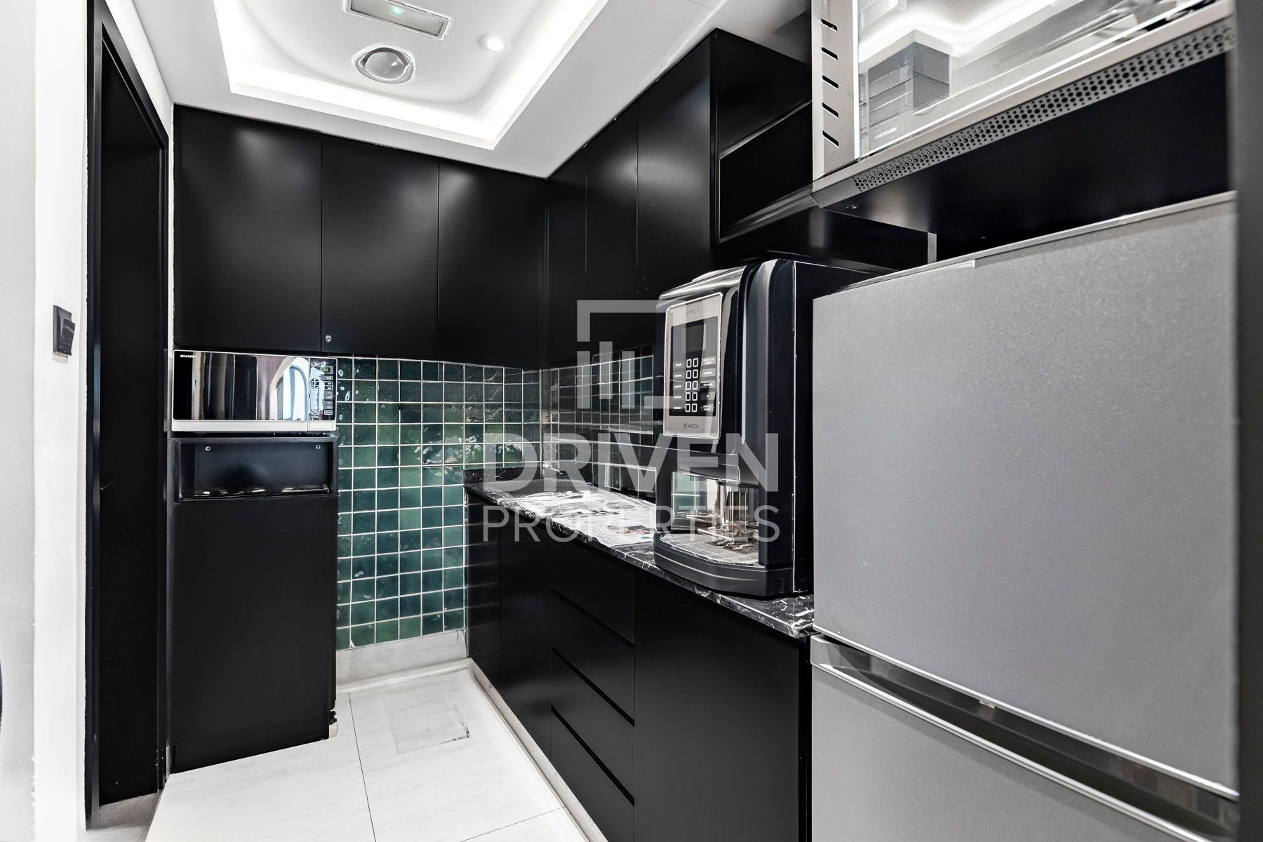 Luxurious and Fitted Canal View High Floor