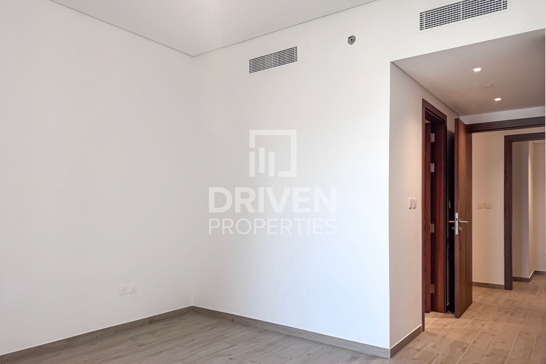 Spacious Layout Park View Genuine Resale