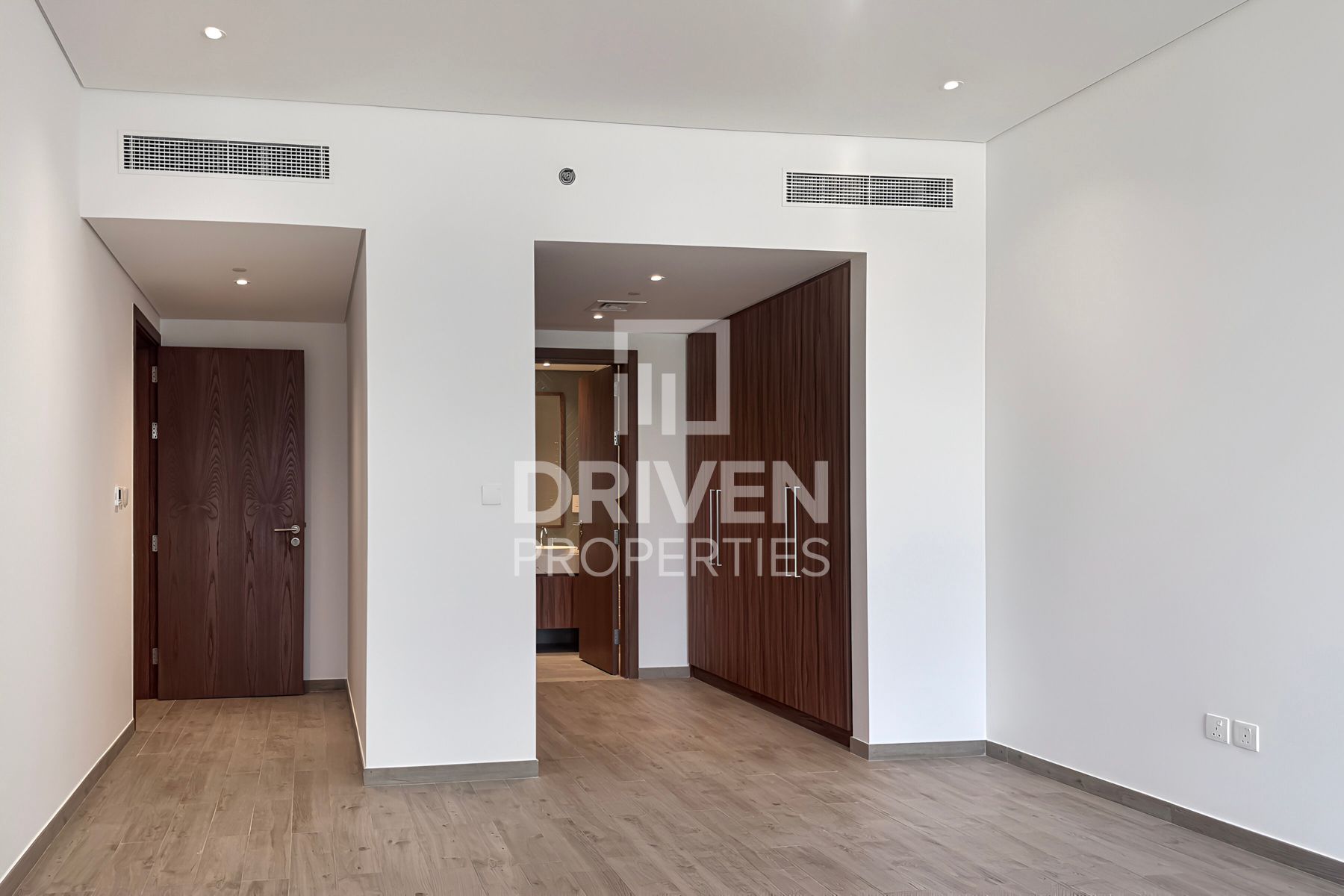 Spacious Layout Park View Genuine Resale