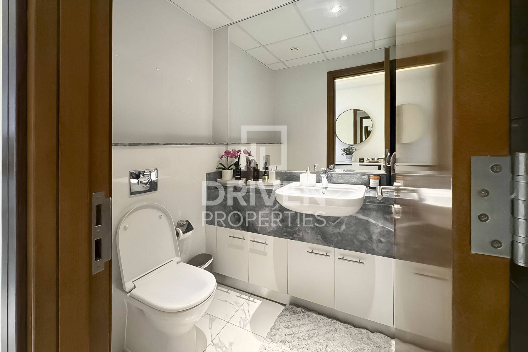 Fully Furnished Modern Living Prime Location