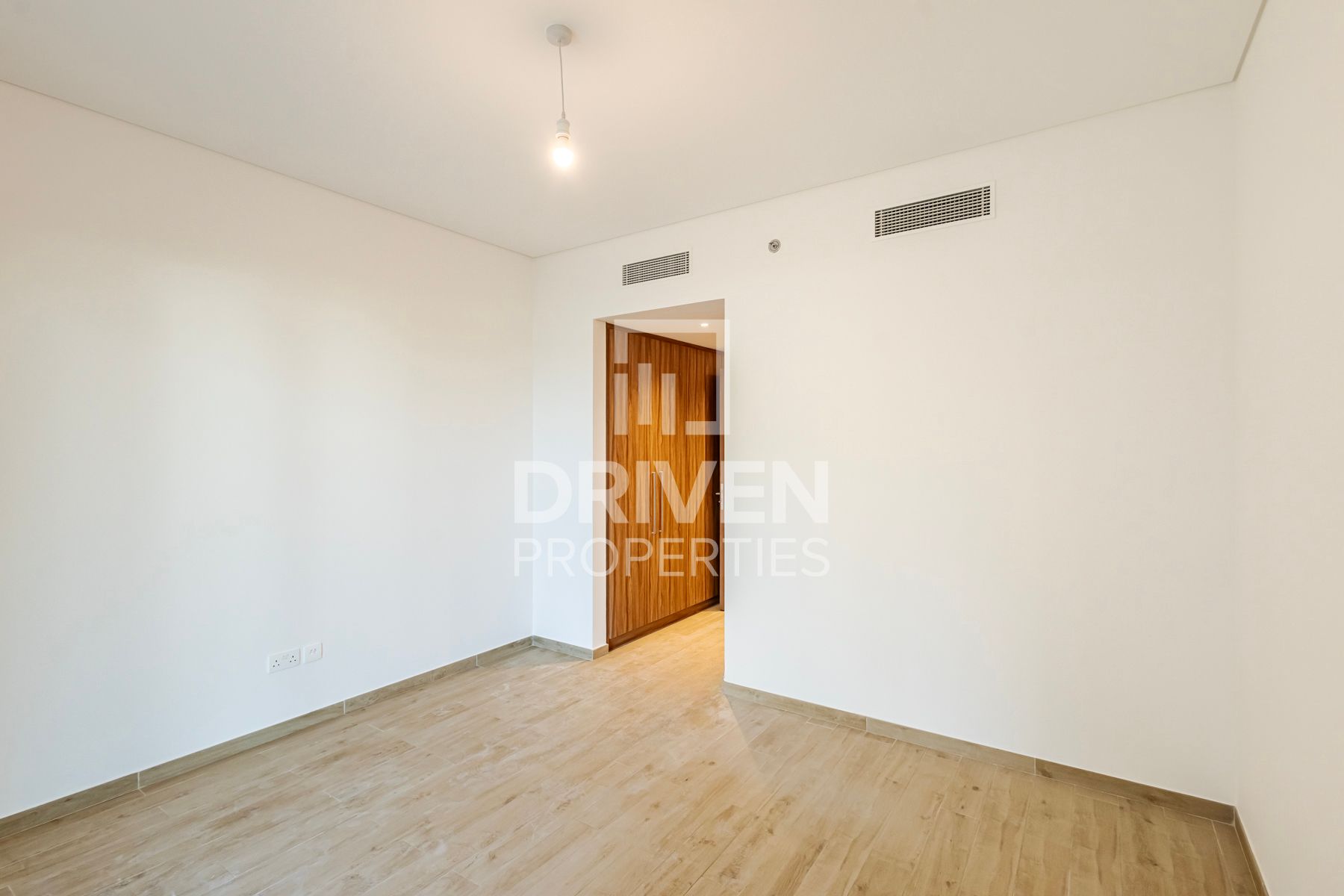 Stunning and Huge Layout Premium Location