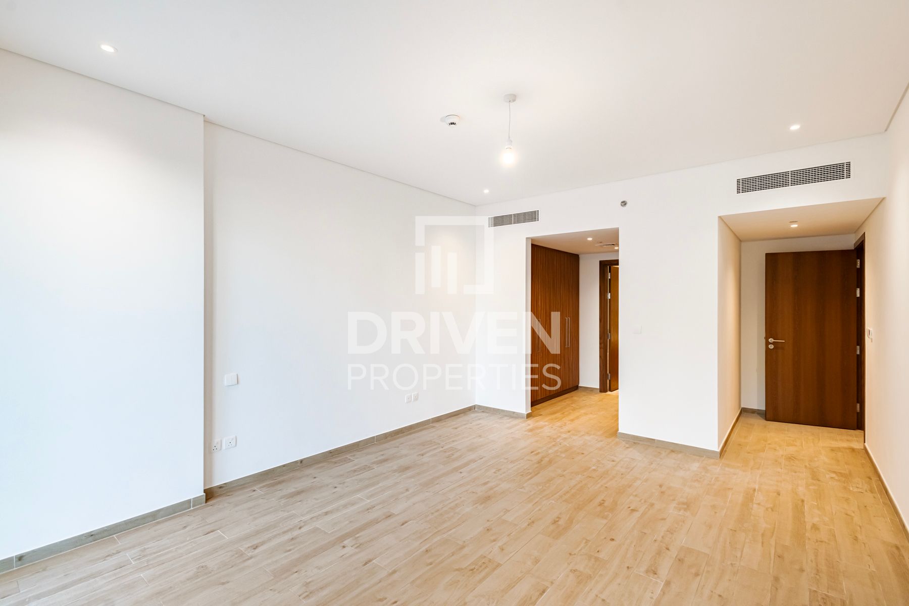 Stunning and Huge Layout Premium Location