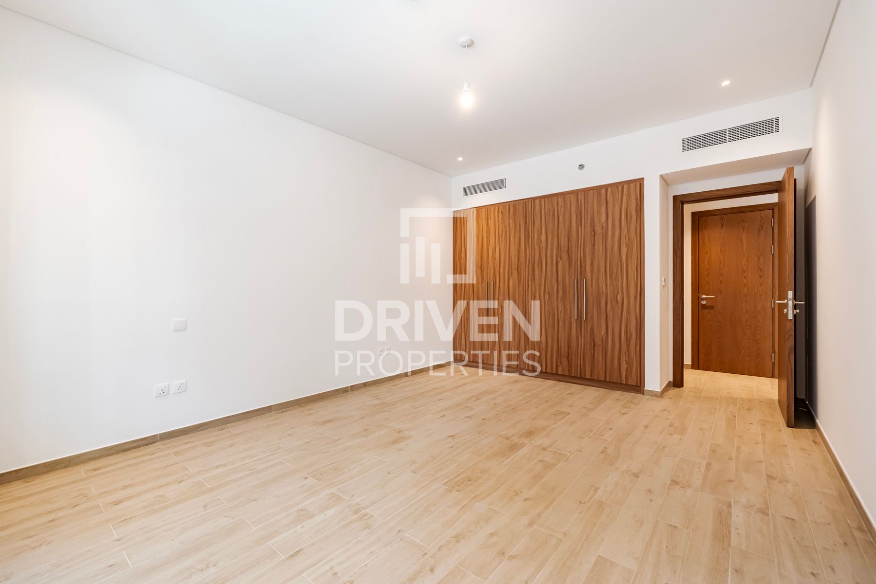 Brand New Premium Unit Ready to Move In