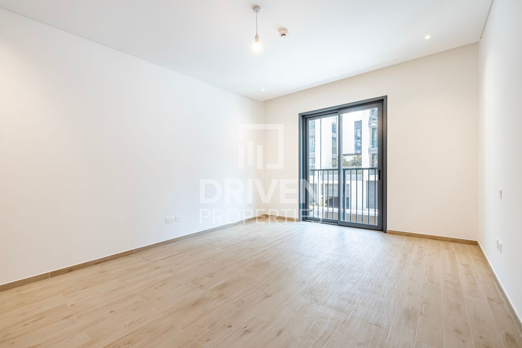 Brand New Premium Unit Ready to Move In
