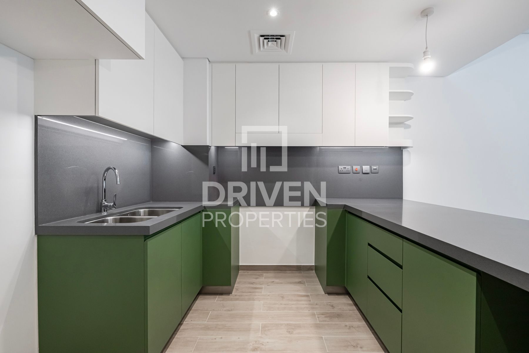 Brand New Premium Unit Ready to Move In