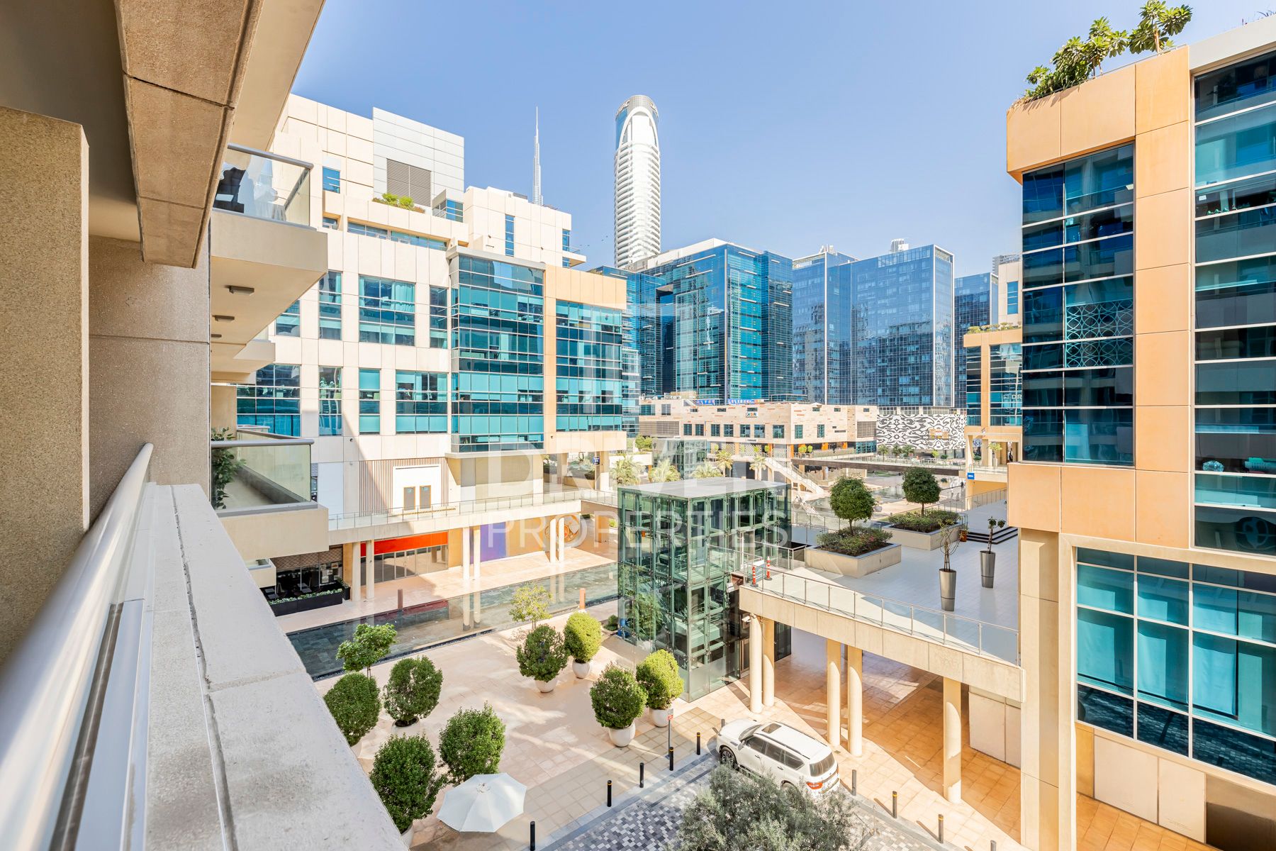 Prime location Spacious Unit Fully Furnished