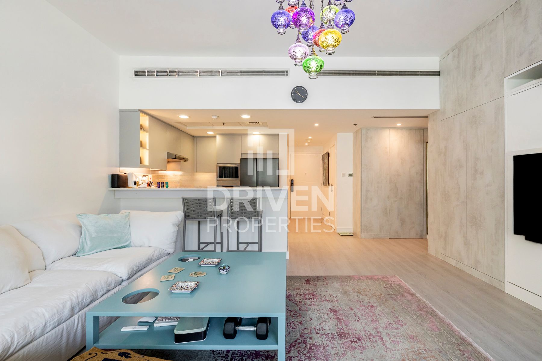 Prime location Spacious Unit Fully Furnished