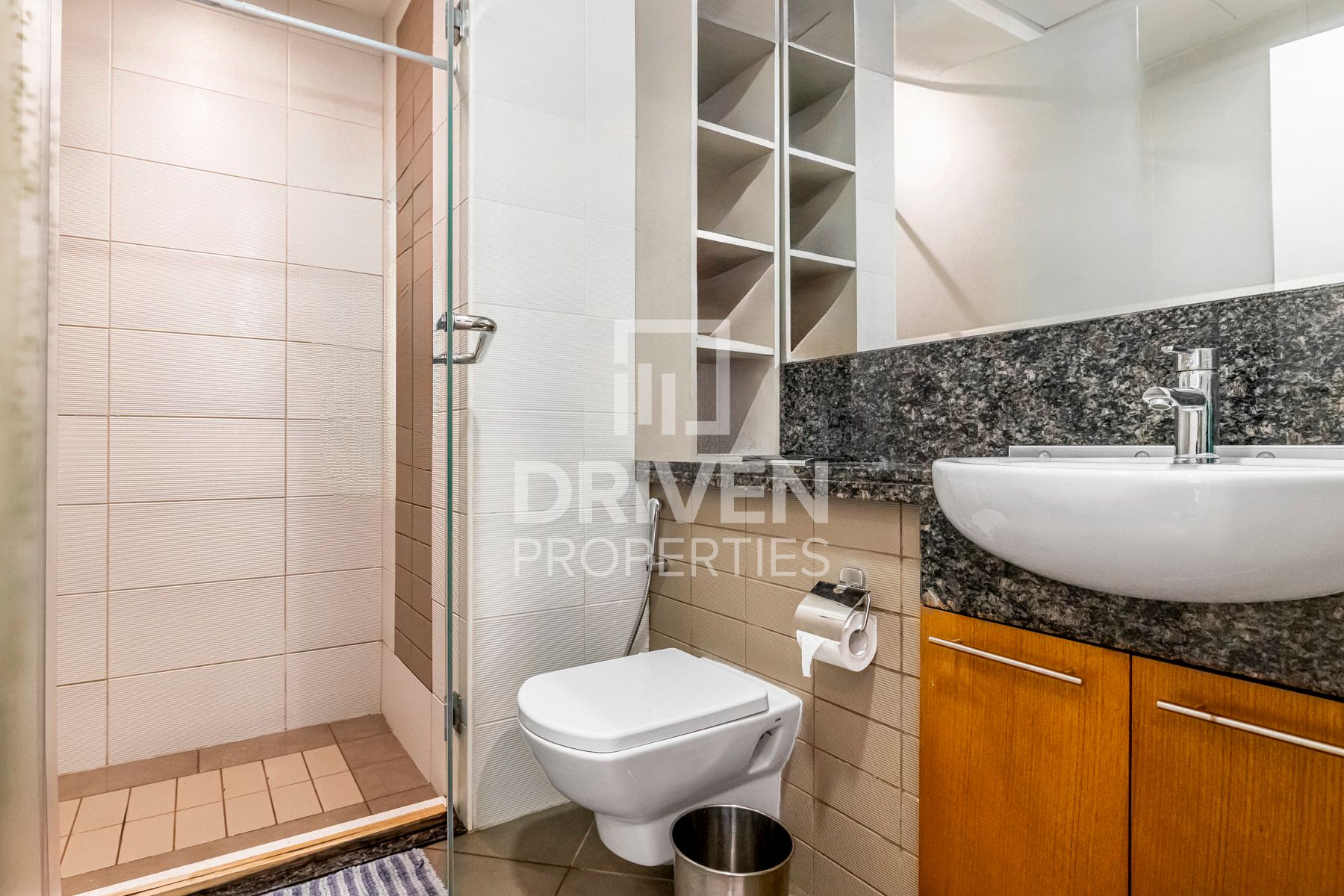 Prime location Spacious Unit Fully Furnished