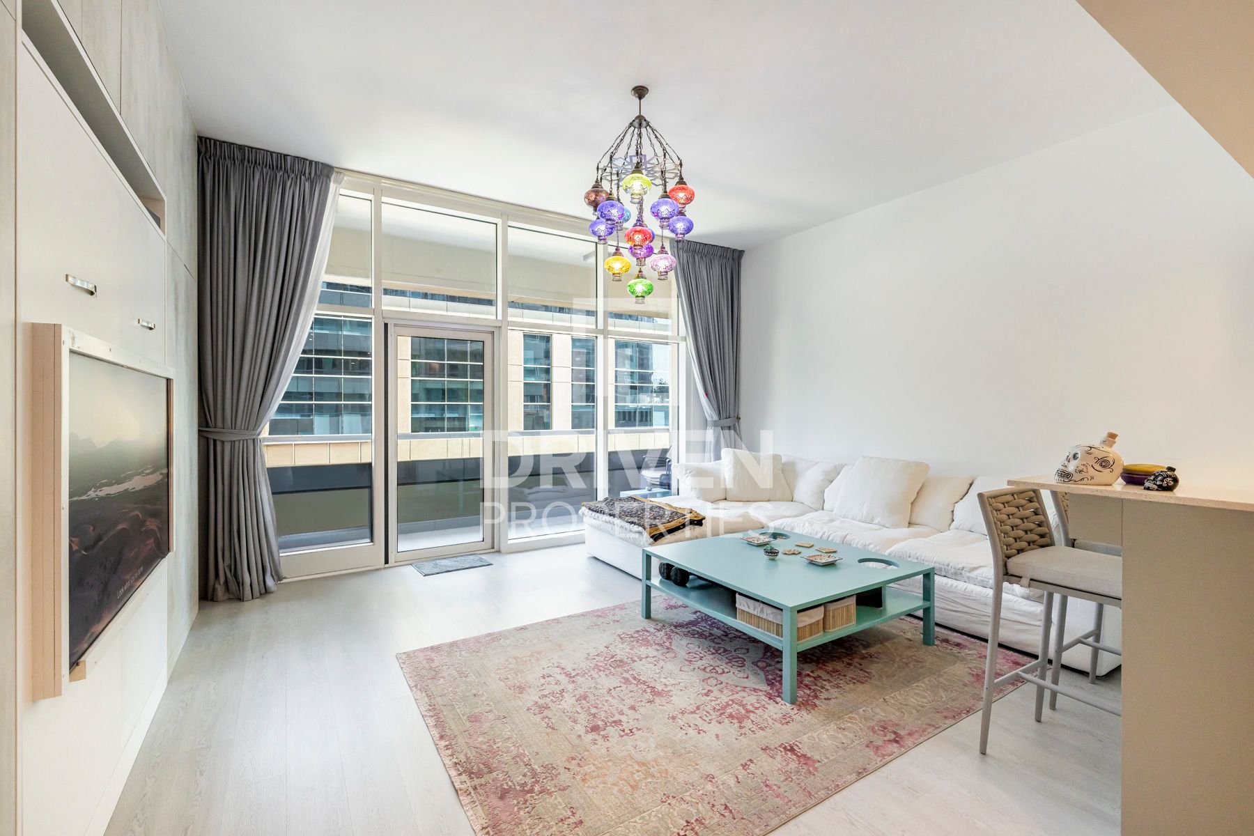 Prime location Spacious Unit Fully Furnished