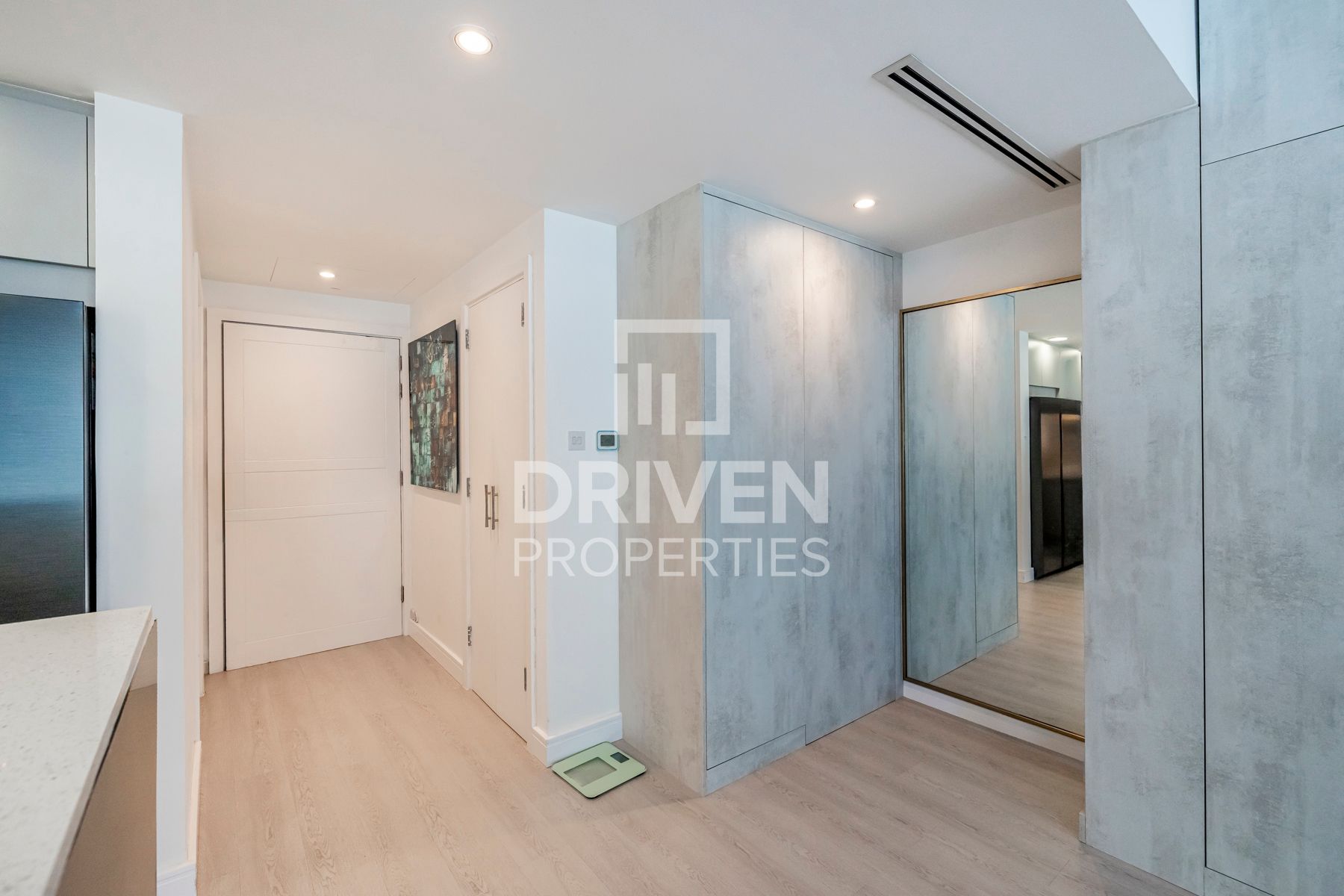 Prime location Spacious Unit Fully Furnished