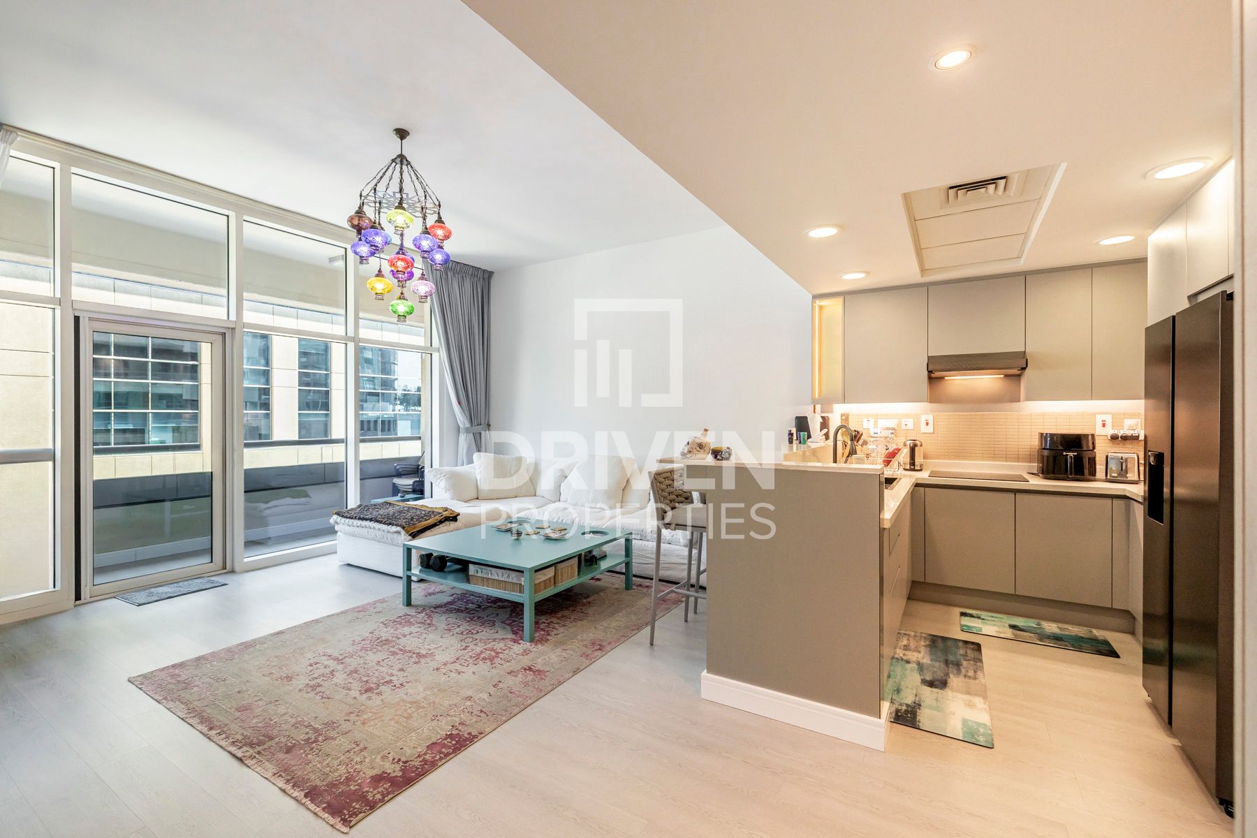 Prime location Spacious Unit Fully Furnished