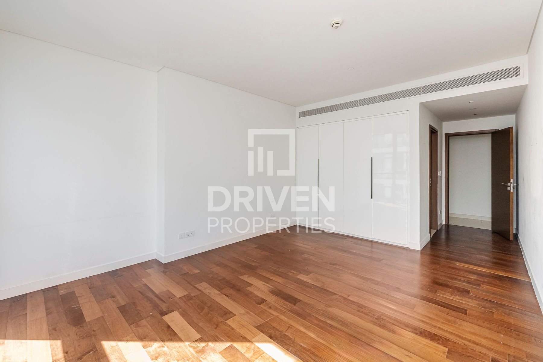 Spacious Unit with Maids Room Ready to Move In