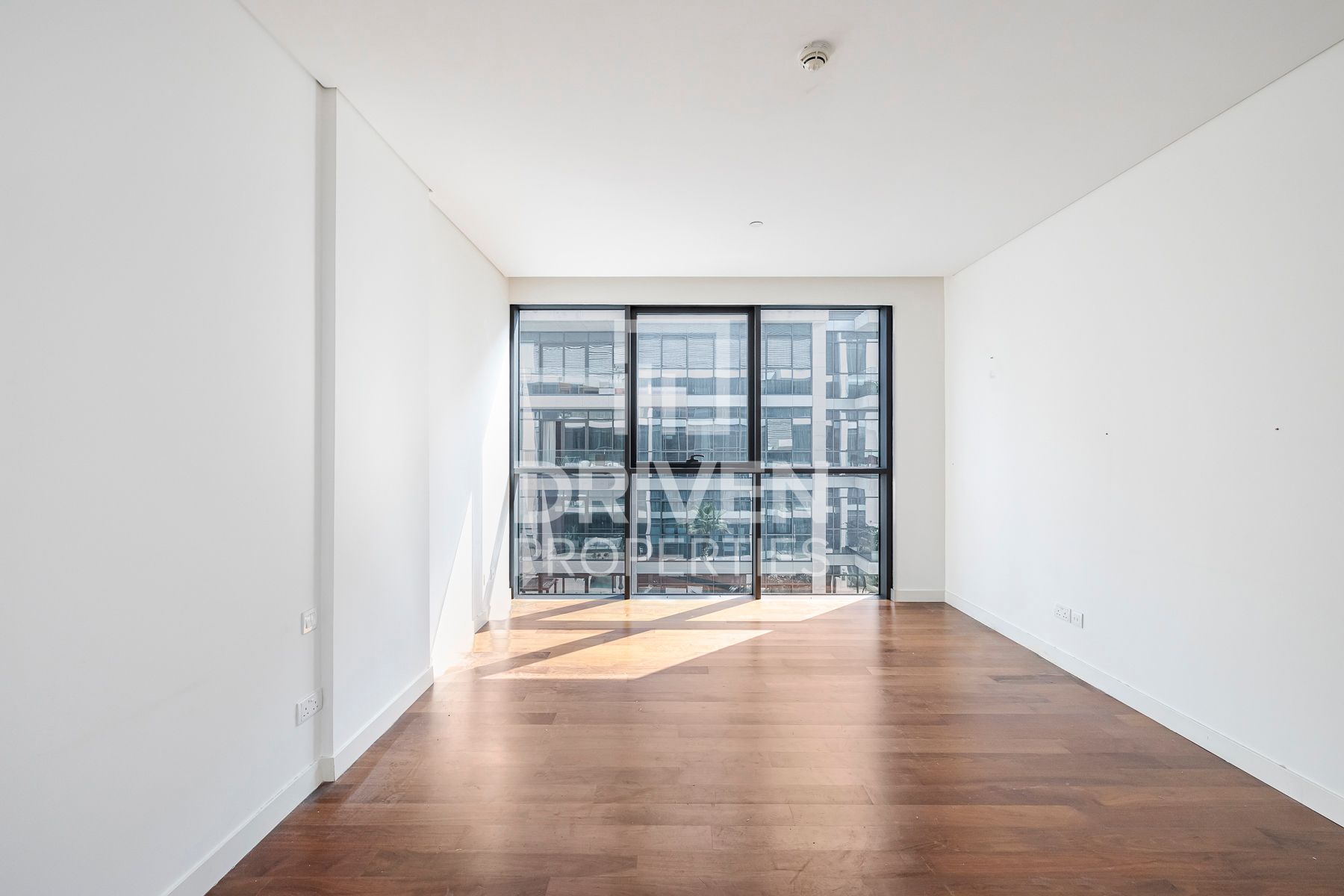 Spacious Unit with Maids Room Ready to Move In