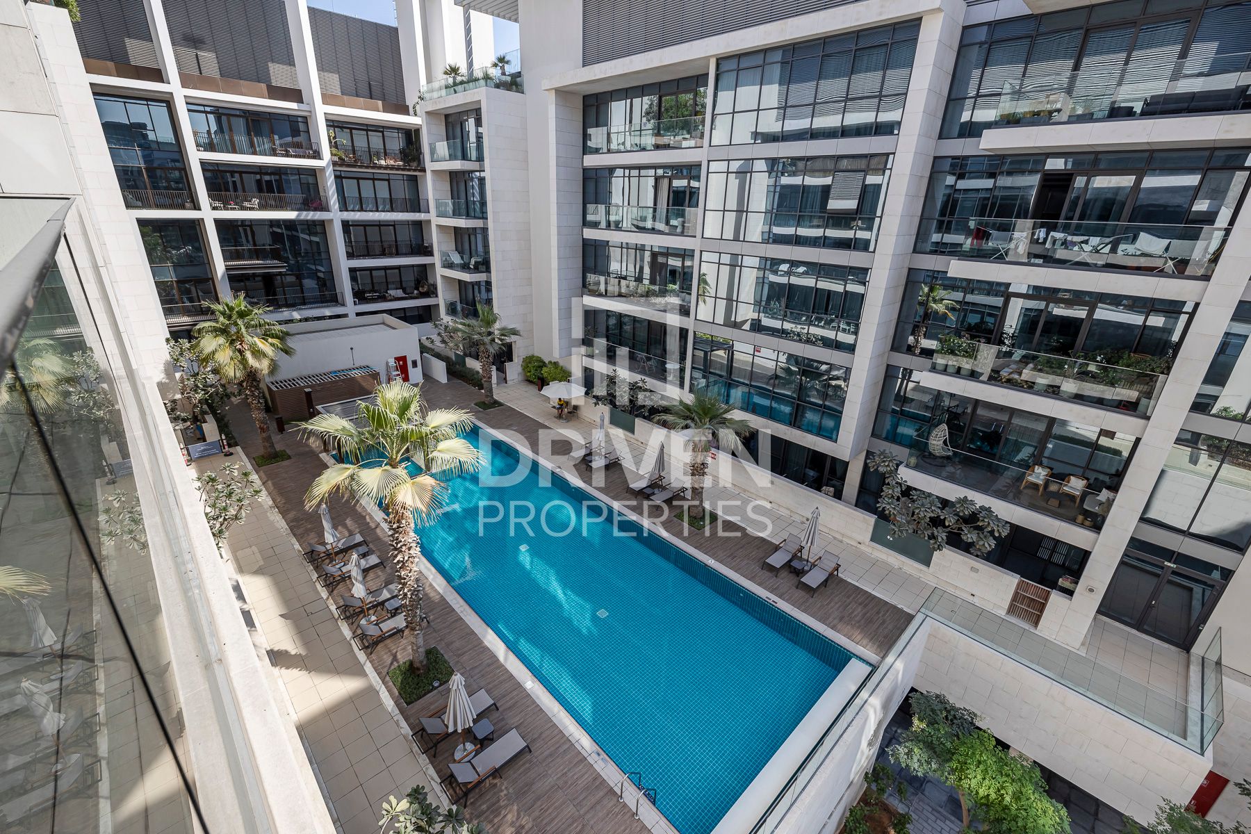 Spacious Unit with Maids Room Ready to Move In