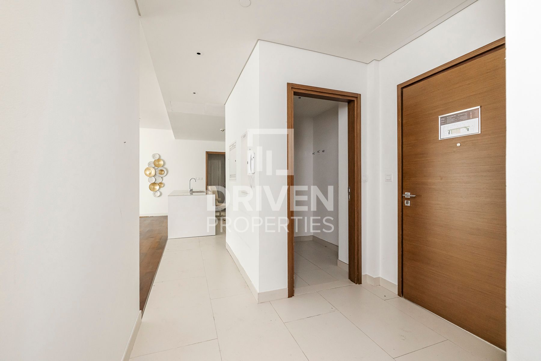 Spacious Unit with Maids Room Ready to Move In