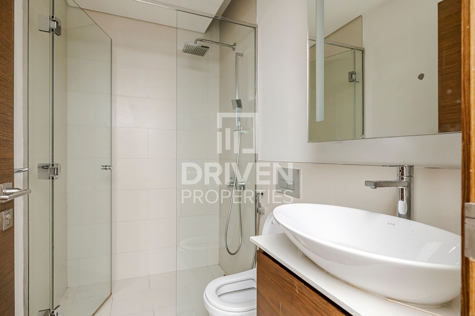 Spacious Unit with Maids Room Ready to Move In